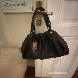 INTRESSEKOLL!!! Marc Jacobs Cliq Q Groove bag. Jättebra skick, så svårt att hitta eftersom de inte säljs längre. Pris kan diskuteras!