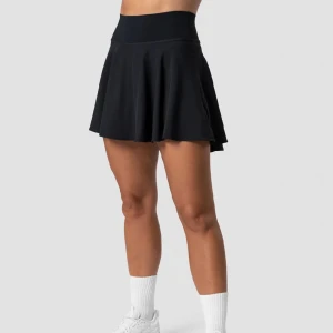 Kjol - Helt oanvänd träningskjol från ICIW som är perfekt att använda då man spelar tennis, padel eller tar en löprunda t.ex!😊🎾 På hemsidan kostar den 599 kr.