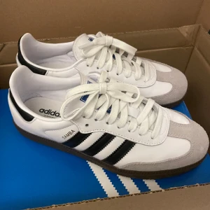 Adidas samba  - Helt nya Adidas Samba! Bara använda två gånger, säljer pga köpte fel storlek. 