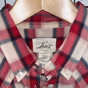 Levi’s skjorta  - Använd sparsamt och är väldigt fin💗