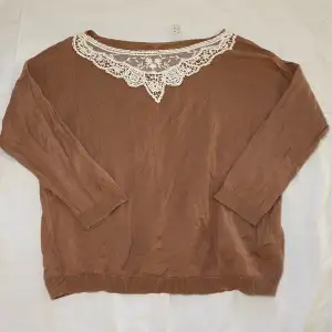 En jätte fin och unik tröja från esprit som inte kommer till användning längre. De står storlek L men skulle säga att de är mer än S-M
