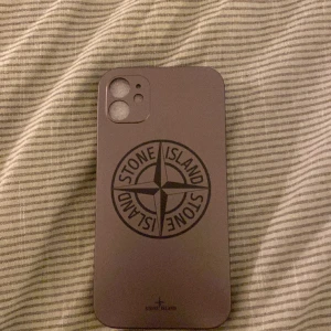 Stone island mobilskal till iPhone 11 - iPhone skal till iPhone 11 aldrig använt 