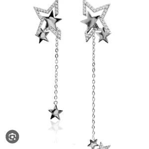 Guldiga limited örhängen ioaku - Använda 1 gång , limited edition kommer inte komma tillbaka , helt sprillans nya