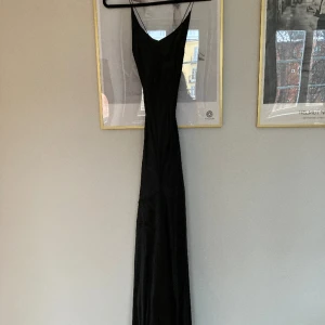 Long cocktail dress - Beautiful, elegant dress from Compagnia Italiana! Used for a wedding and a luxurious cocktail party in Dubai!  