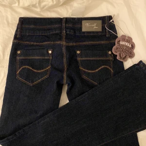 Mörkblå jeans - Superfina lågmidjade bootcut jeans som tyvärr inte passade🫶🏼stl XS, midjemått 69 cm och innerbenslängd 80 cm