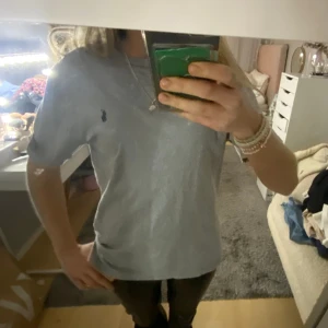 Grå Ralph lauren T-shirt  - Snygg!! 