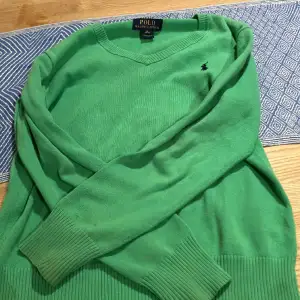 Väldigt fin grön polo ralph lauren tröja.  Ordinarie pris 1200 