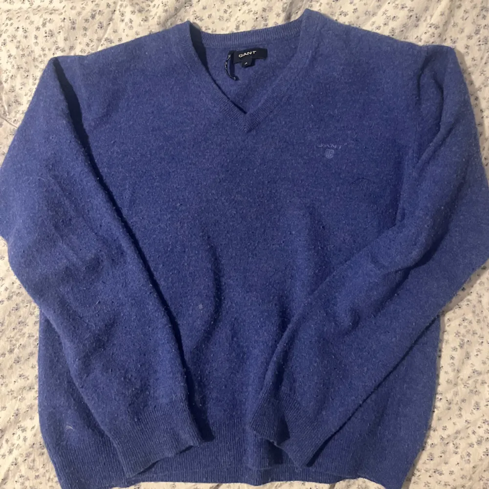 Så fin stickad tröja från gant, står XL i den men sitter mer som en XS💗. Neuleet.
