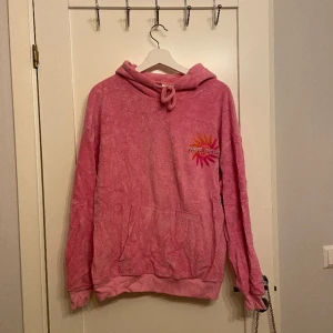 Frotté Hoodie - Jätteskön frottéhoodie från pull&bear, perfekt till sommaren