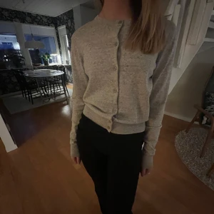 Kofta  - Jätte snygg kofta från hm💕 säljer då den är lite förstor för mig 