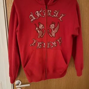 Rhinestone ziphoodie - Rhinestone hoddie, Storlek S. Den är i använt skick men inte något man märker av. Skriv vid funderingar.🤝