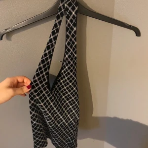 Halterneck topp - Aldrig använd Perfekt till fest