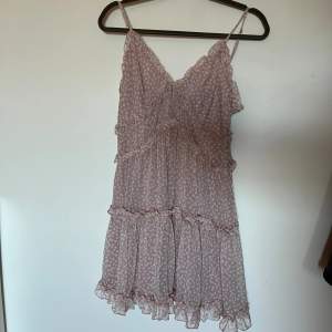 Super fin klänning från NA-KD💞 Helt oanvänd med lappen kvar💞 Mer rosa i verkligheten💞