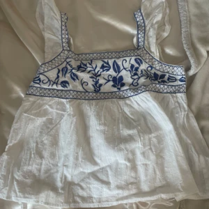 Söt topp - Söt topp från Shein som inte används. köparen står för frakten.