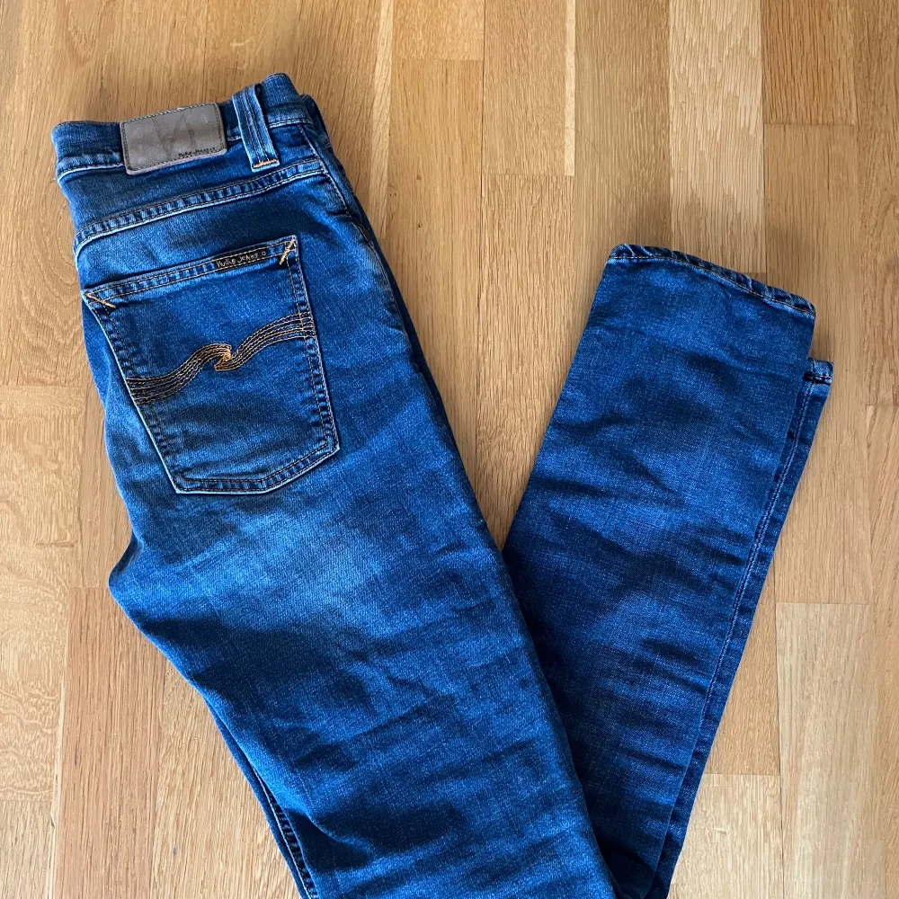 Ett par snygga nudie jeans i toppskick. De har även en väldigt snygg tvätt. Skriv om ni har frågor. Jeans & Byxor.
