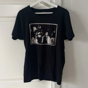 Limitato t-shirt ”beatles” - Säljer min limitato tröja för att den inte kommer till användning. Tröjan är i bra skick utan några defekter. Tveka inte på att höra av er om ni har några frågor!
