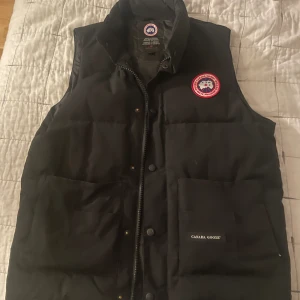 Canada goose - Canada Goose väst  skick 9/10 storlek S 