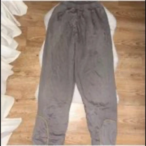 Kv byxor - Kv byxor säljes år en vän