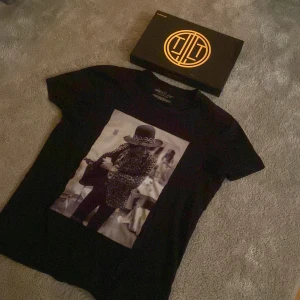 Limitato t-shirt - Säljer nu min oanvända limitato tisha som ba legat i min garderob| 10/10 skick| box| limitato papper| mvh!