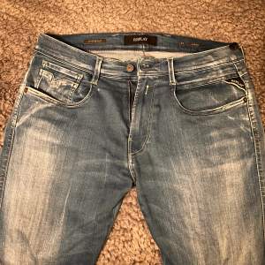 Säljer ett par riktigt sköna replay jeans med hyperflex🔥. Nypris ca 1500 mitt pris 550🔥. Hör gärna av dig vid frågor eller funderingar. 🍾 //Måns