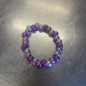 Armband  - Väldigt strechig men skriv om ni vill veta mer!