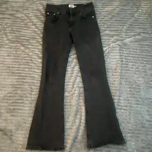 Säljer mina low waisted boot cut jeans från lager 157, använd 1-2 gånger. Säljer för att den inte kommer till användning 