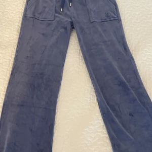 Juicy Couture byxor  - Knappt använda och är i bra skick det är storlek xs 