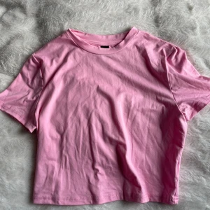 Croopad tröja  - Aldrig använd, bra material. Inte genomskinlig. 