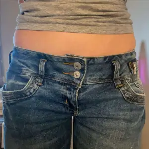 Ltb jeans köpta i september/agusti! Använda fåtaliga gånger för dom e för stora för mej! Annars väldigt snygga!! Tar pris förslag!