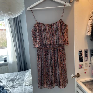 Sommarklänning - Säljer denna söta sommar/strandklänning från mango⚡️