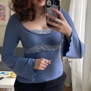 Långärmad tröja - Säljer den här fina tröjan med vida armar, storlek S💘