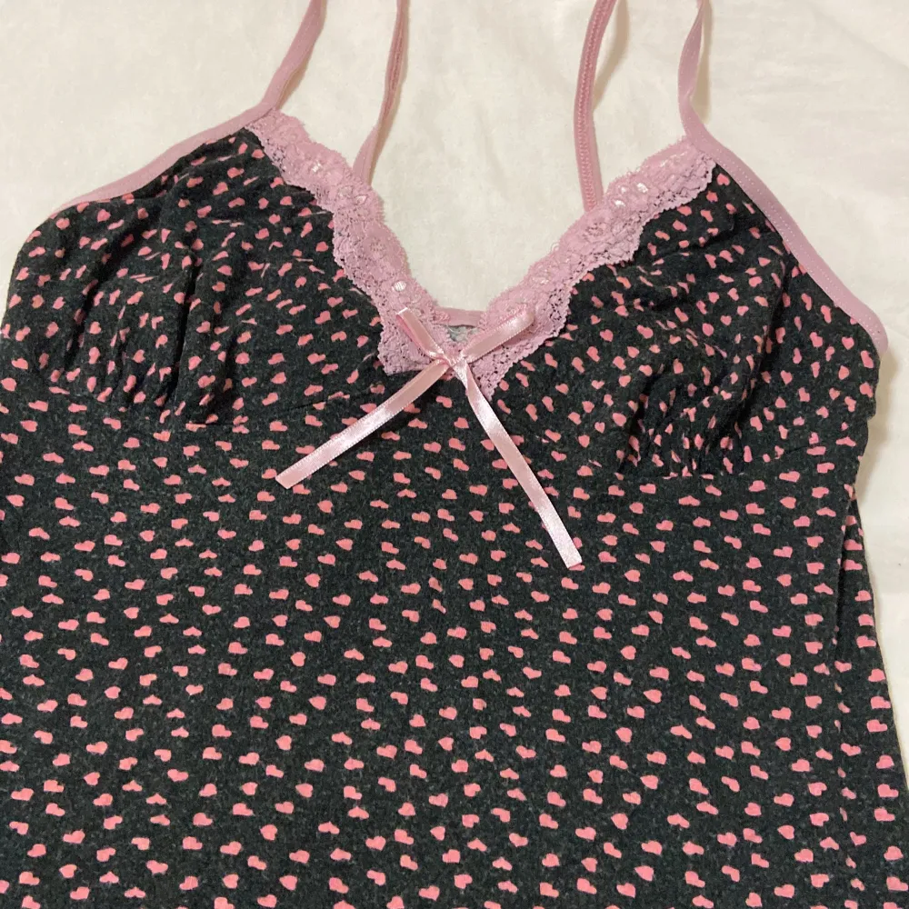 En svart rosa vår/sommar klänning . Klänningar.