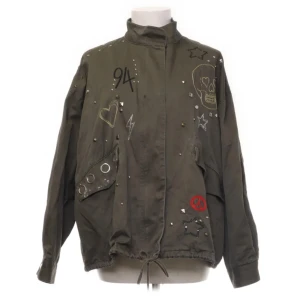 Grön jacka - Inga defekter. Säljs inte längre🥰