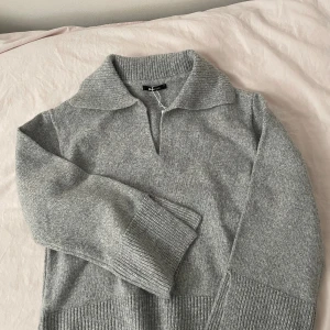 Stickad tröja  - Helt ny stickad tröja från Gina Tricot Superfina detaljer Storlek M men passar flera storlekar Ord pris 400