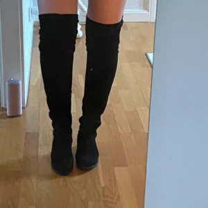 Overknee heels - Overknee heels, förstora för mig men jättefina till fest.💗helt oanvända