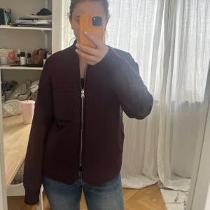 Vårjacka - Vårjacka i bra skick!💕 Från arket i storlek 38