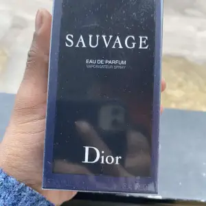 Dior Sauvage EDP 100 ML Skicka högsta bud Kan fraktas med PostNord 1-2 dagar. Originalpris 900-1500 kr