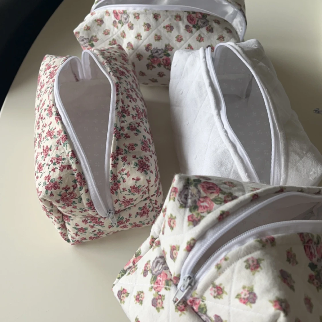 HANDGJORDA NECESSÄRER