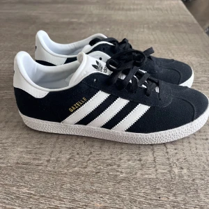 ADIDAS Gazelle - Helt oavvägda Adidas Gazelle i storlek 37 1/3. 