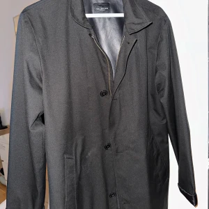 Herr kläder / brillor  - Jacka för 1700kr säljer jag för 400kr All cap ONe (likt chimi 04) nypris 449, aldrig använda säljer för 250