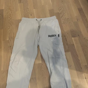 Hoodrich byxor - Knappt använda, har ba stått i garderoben ett tag. Passar M också