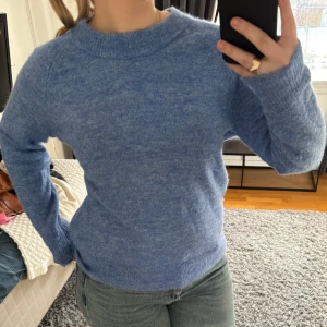 Stickad tröja - Blå stickad tröja från Selected Femme💙