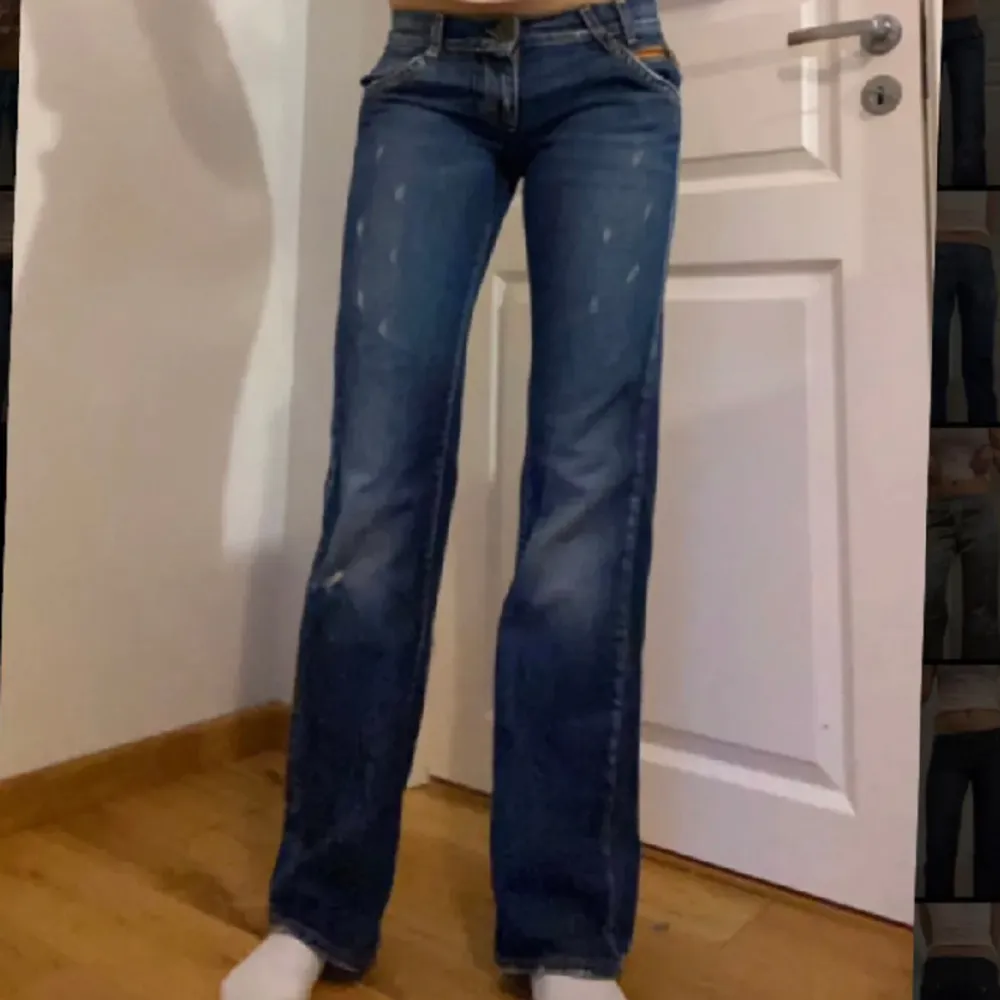 Så sjukt snygga miss sixty jeans. De två första bilderna är min kompis men det är typ samma jeans men de jag säljer har lite slitningar(ska vara där). Kom med prisförslag. . Jeans & Byxor.