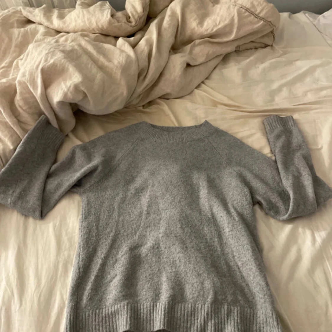 Grå stickad - 90