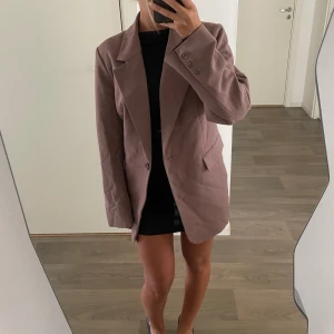 Brun kavaj - Brun oversized kavaj från bikbok