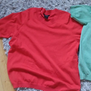 3 tröjor från lindex kostar 300 kr nya. Säljer för 100 kr st!😍😍 - Alla är i ny skick! 