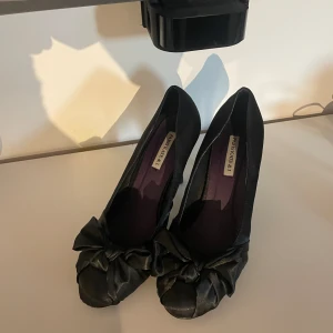 Klackskor  - Klackskor från Paris Kate & I, Nypris 699, storlek 39.