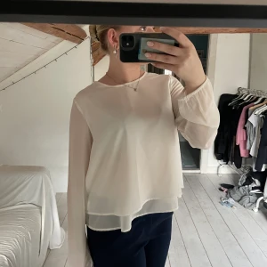 Blus - Köpte på second hand och har alldrig använt och har inga skador🥰