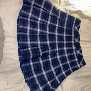 Blå kjol - jättesöt blå minikjol, endast använd 1 gång💕(swipe för bilder hur den sitter på)