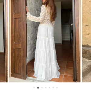 Venderbys vit långkjol - Har beställt en Venderbys vit långkjol men den var för liten på mig.  Storlek s/m, normal i storlek Originapris 781kr + frakten.  Jag betalat 850kr  Oanvänd med prislapp kvar!  